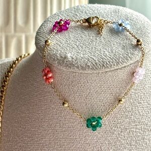 🌟BUY 1 GET 1 FREE🌟BRAND NEW Dainty Floral Bracelet